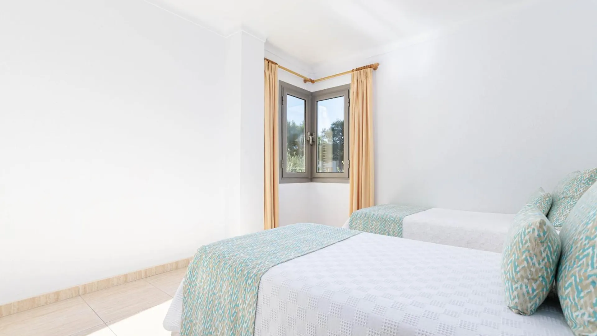 Yourhouse Roses 9 Port de Alcudia  0*, Port de Alcudia (Mallorca) Spain