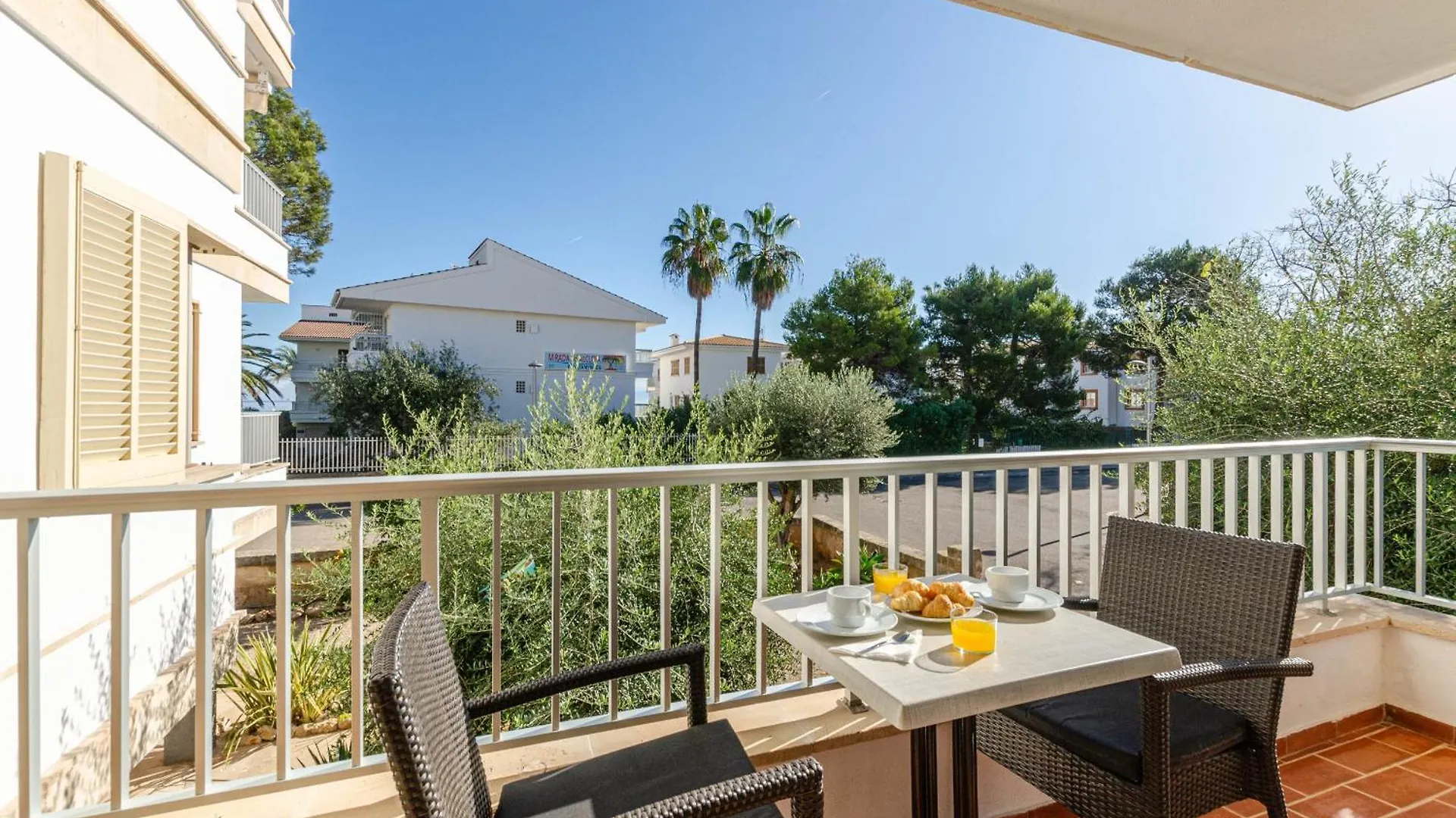 Yourhouse Roses 9 Port de Alcudia  Spain