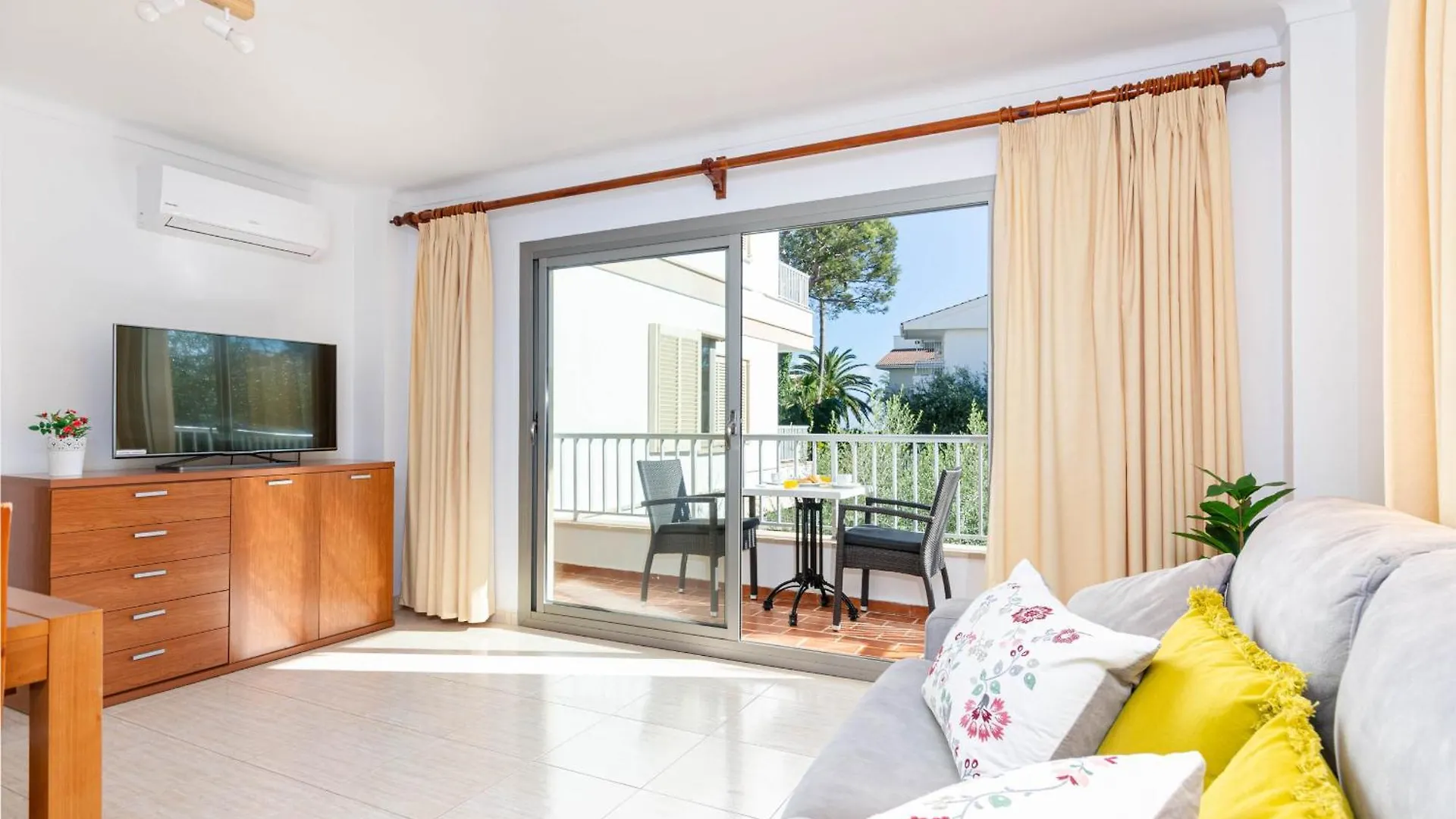 Apartment Yourhouse Roses 9 Port de Alcudia  Spain