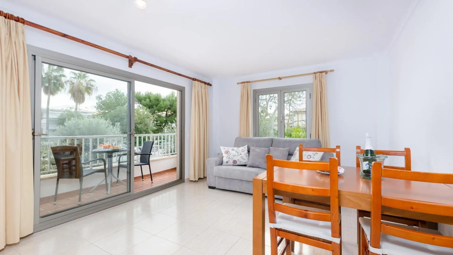 Yourhouse Roses 9 Puerto de Alcúdia 0*,